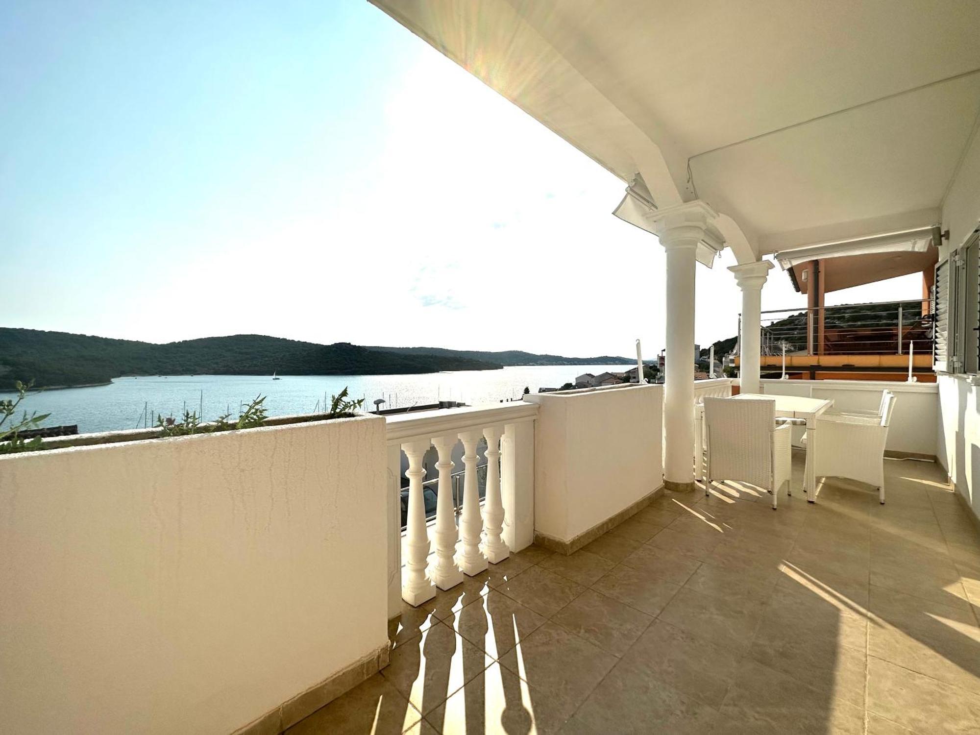 Villa Perla Tisno Luaran gambar