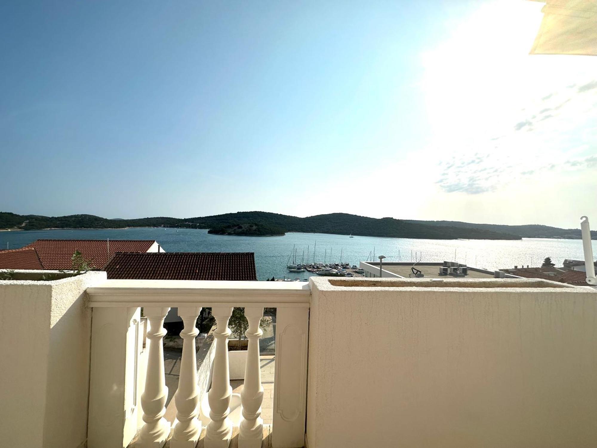 Villa Perla Tisno Luaran gambar