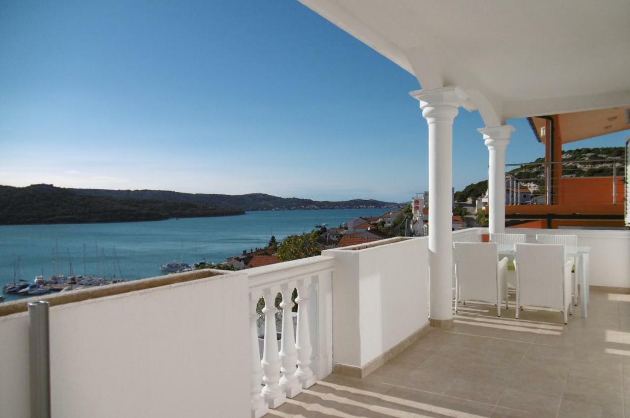 Villa Perla Tisno Luaran gambar