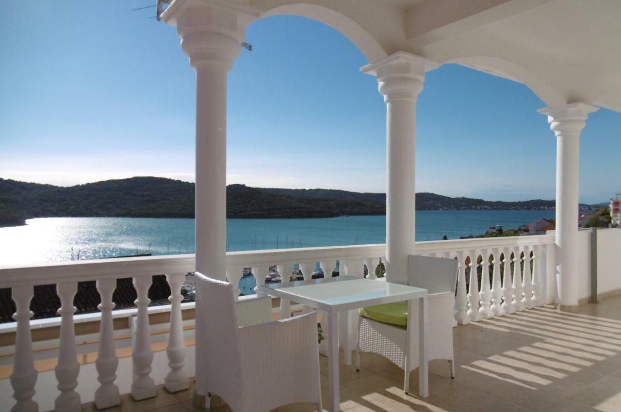 Villa Perla Tisno Luaran gambar